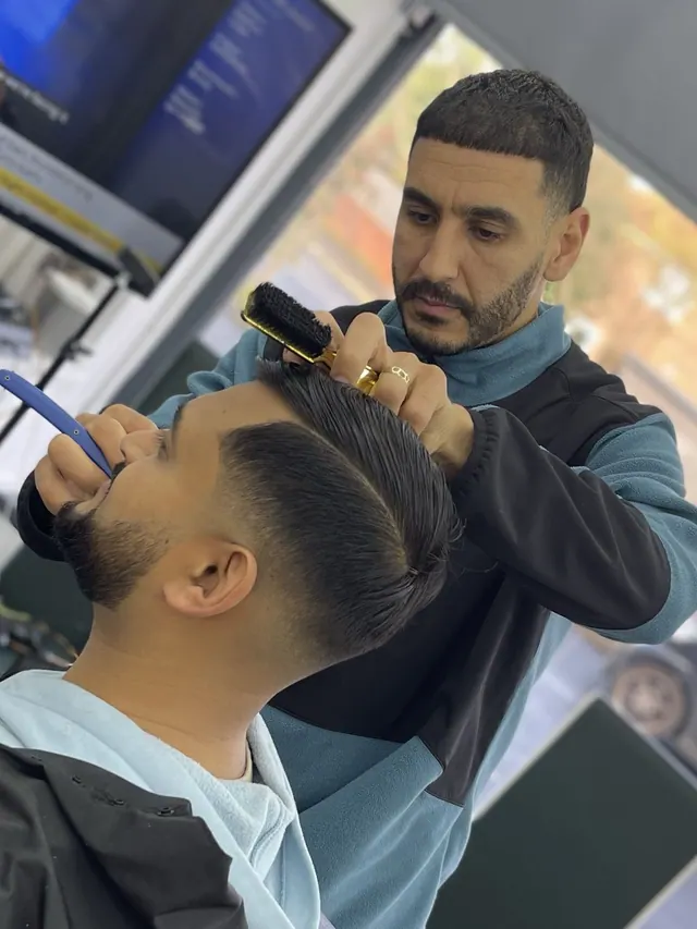 A cut in progress at Ozzys
